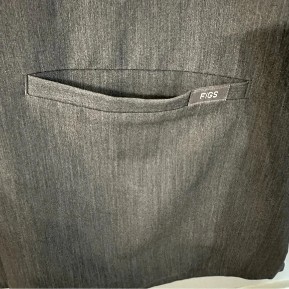 FIGS Women’s Graphite Short Sleeve V-Neck Casma Three Pocket Scrub Top Sz XL GUC - Picture 4 of 7